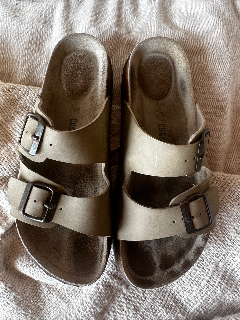 Cushionaire Sandals 7.5
